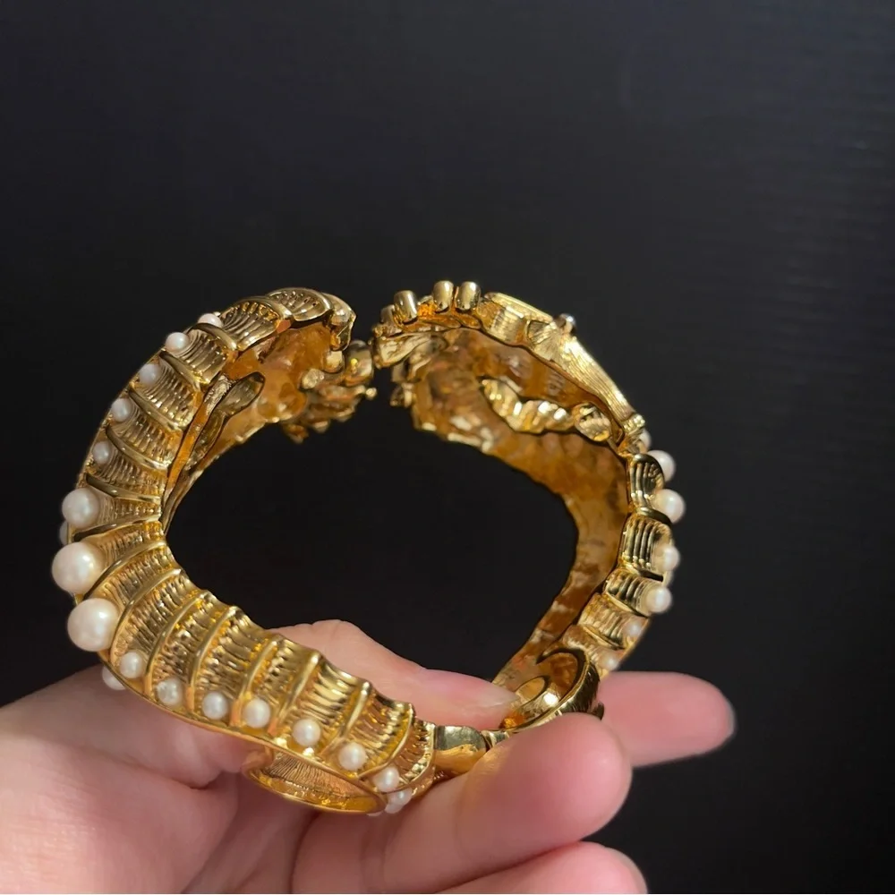 Kate Spade Rare Faux Pearl Gold Tone Seahorse Bangle Bracelet - Picture 11 of 12
